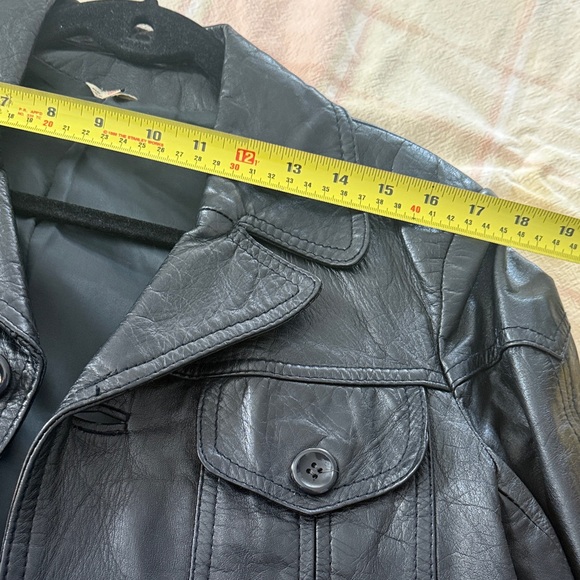 Vintage Men's Black Leather Jacket - Picture 12 of 13